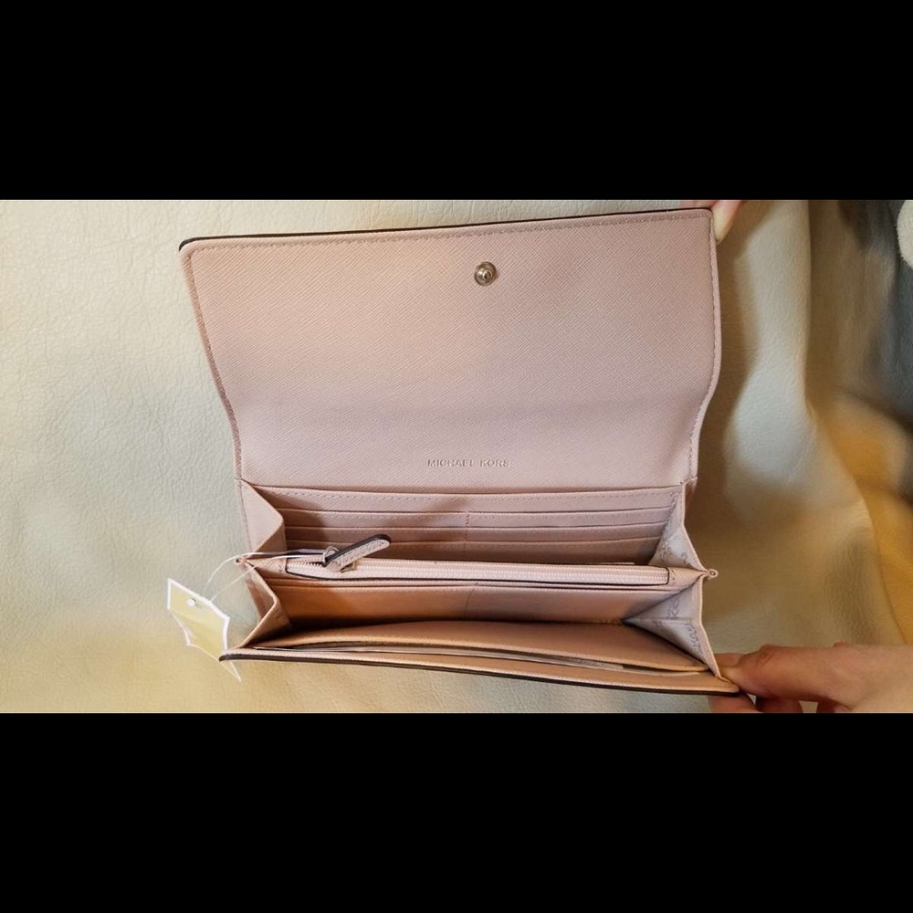 New! Michael Kors Jetset wallet - Picture 3 of 4